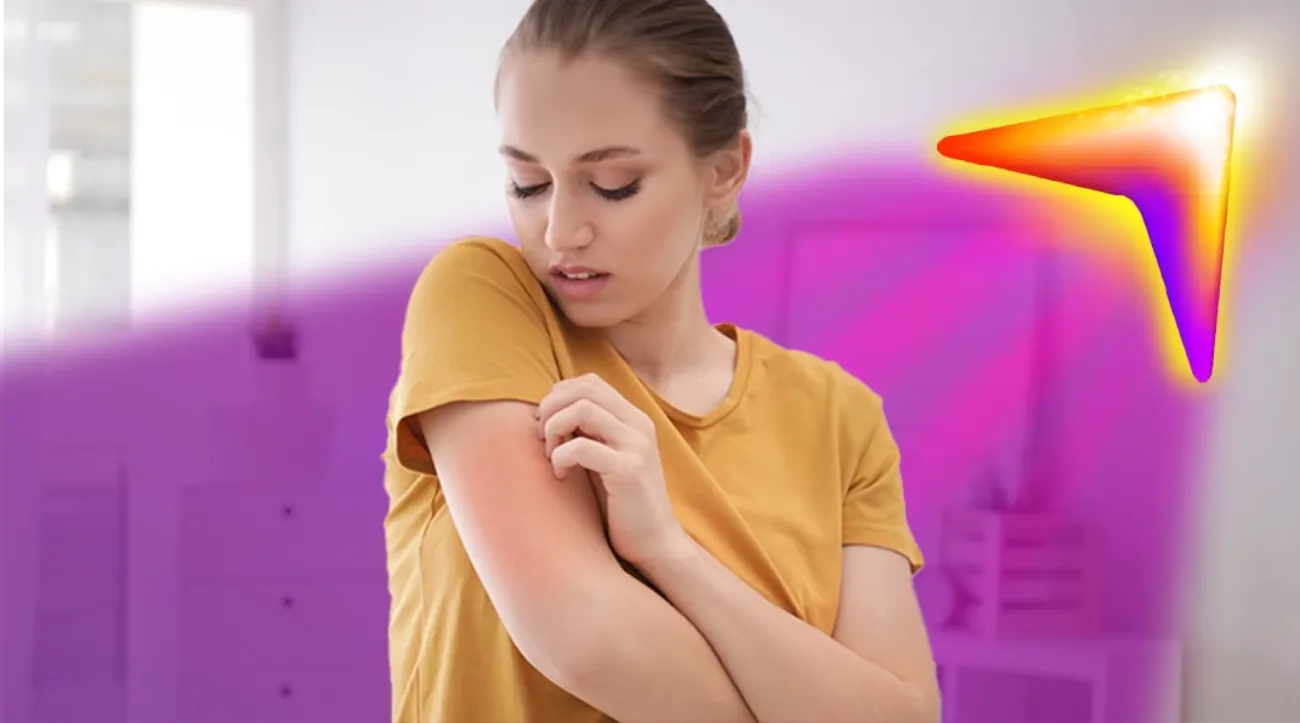 Mulher com uma irritação na pele